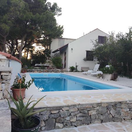 Vacation House Milka Milna  Exterior photo