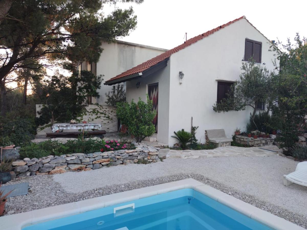 Vacation House Milka Milna  Exterior photo